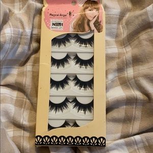 Dramatic bold lashes